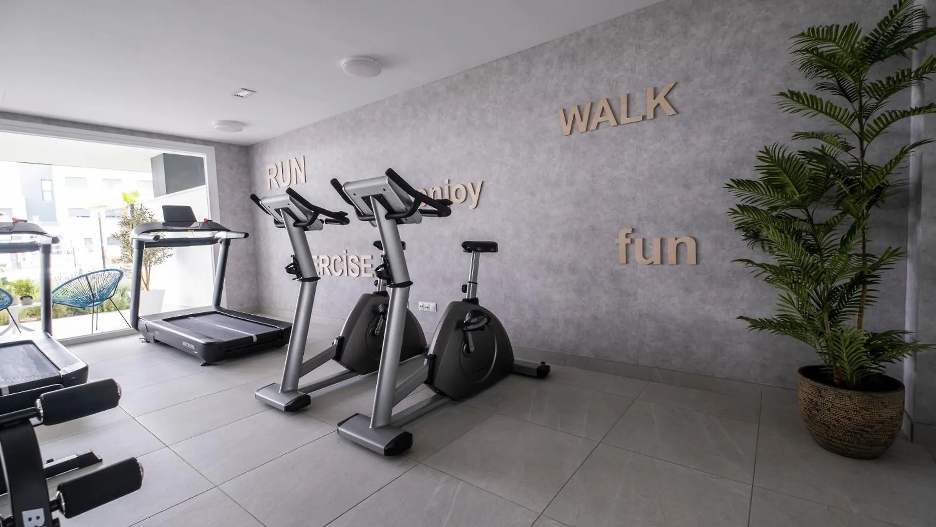 Apartment Celere, 200M From The Sea And 4Km From Golf Resorts Estepona