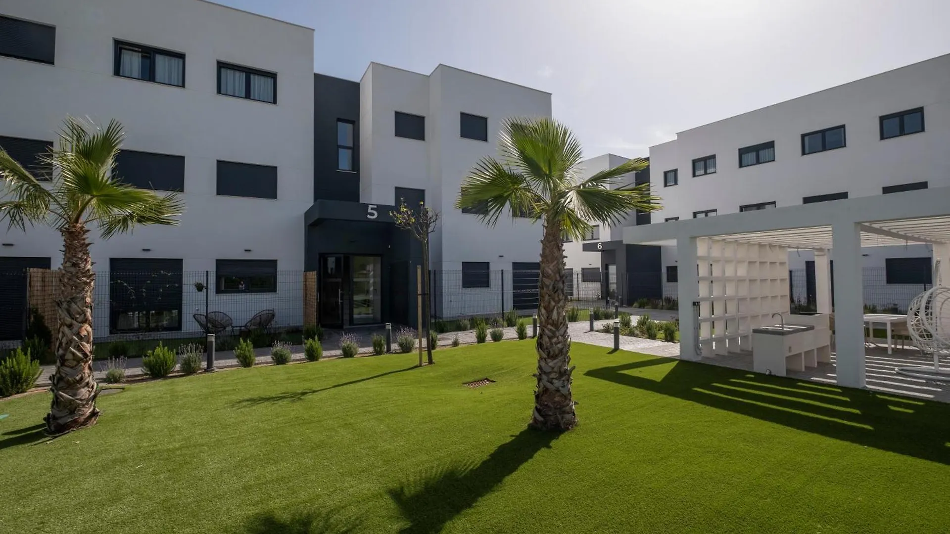Apartment Celere, 200M From The Sea And 4Km From Golf Resorts Estepona
