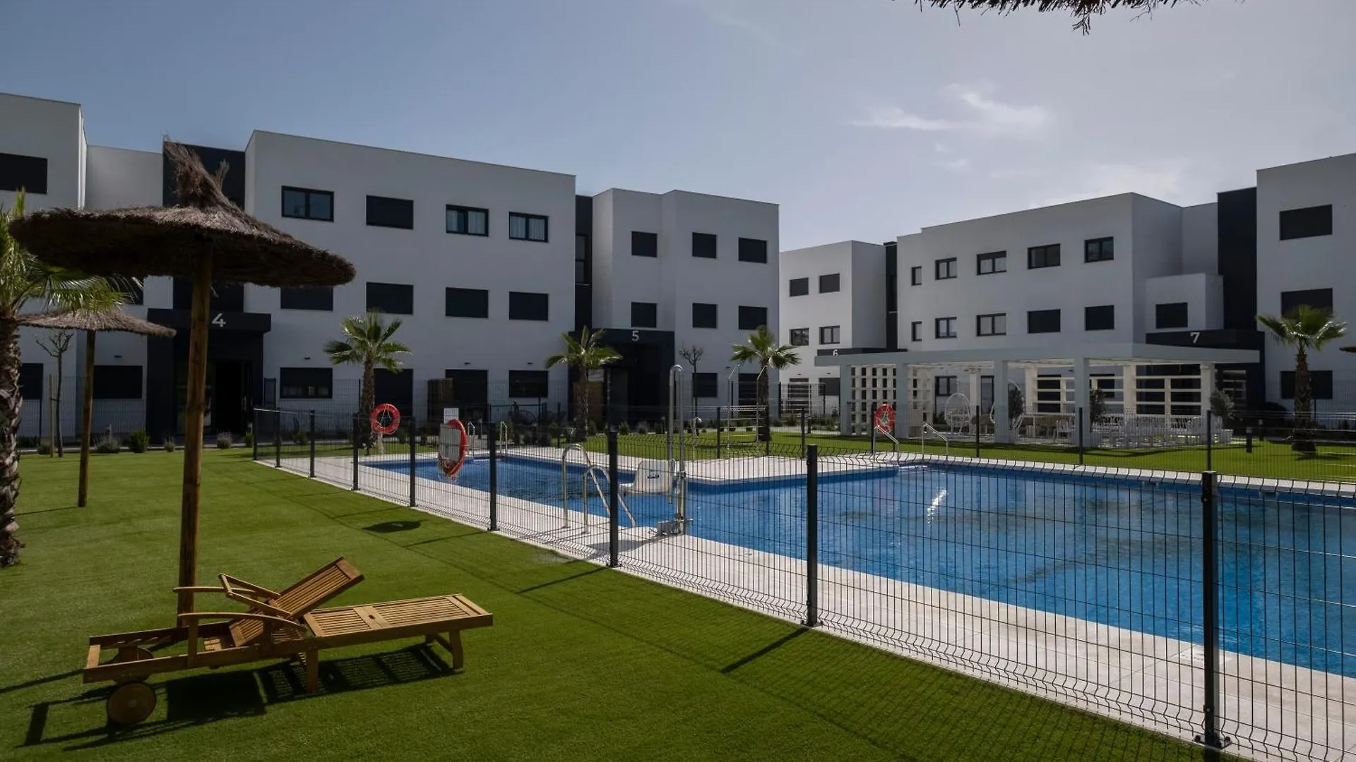 Apartment Celere, 200M From The Sea And 4Km From Golf Resorts Estepona